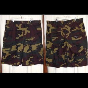 NWOT Men's Size 44 Renegade Camouflage Shorts